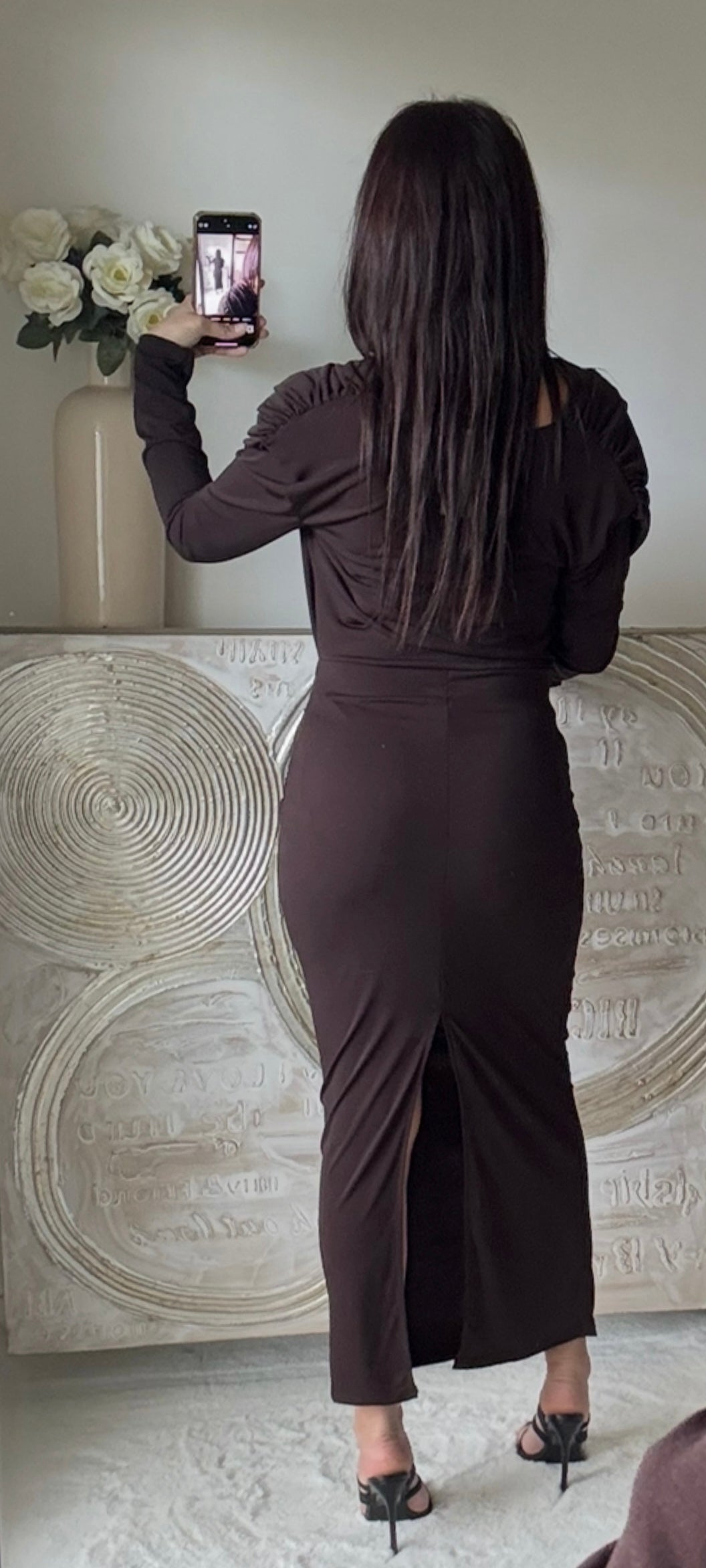 Robe longue drapée à manches longues marron