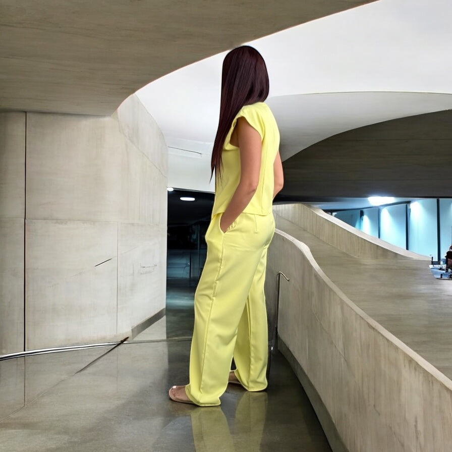 Ensemble top et pantalon jaune