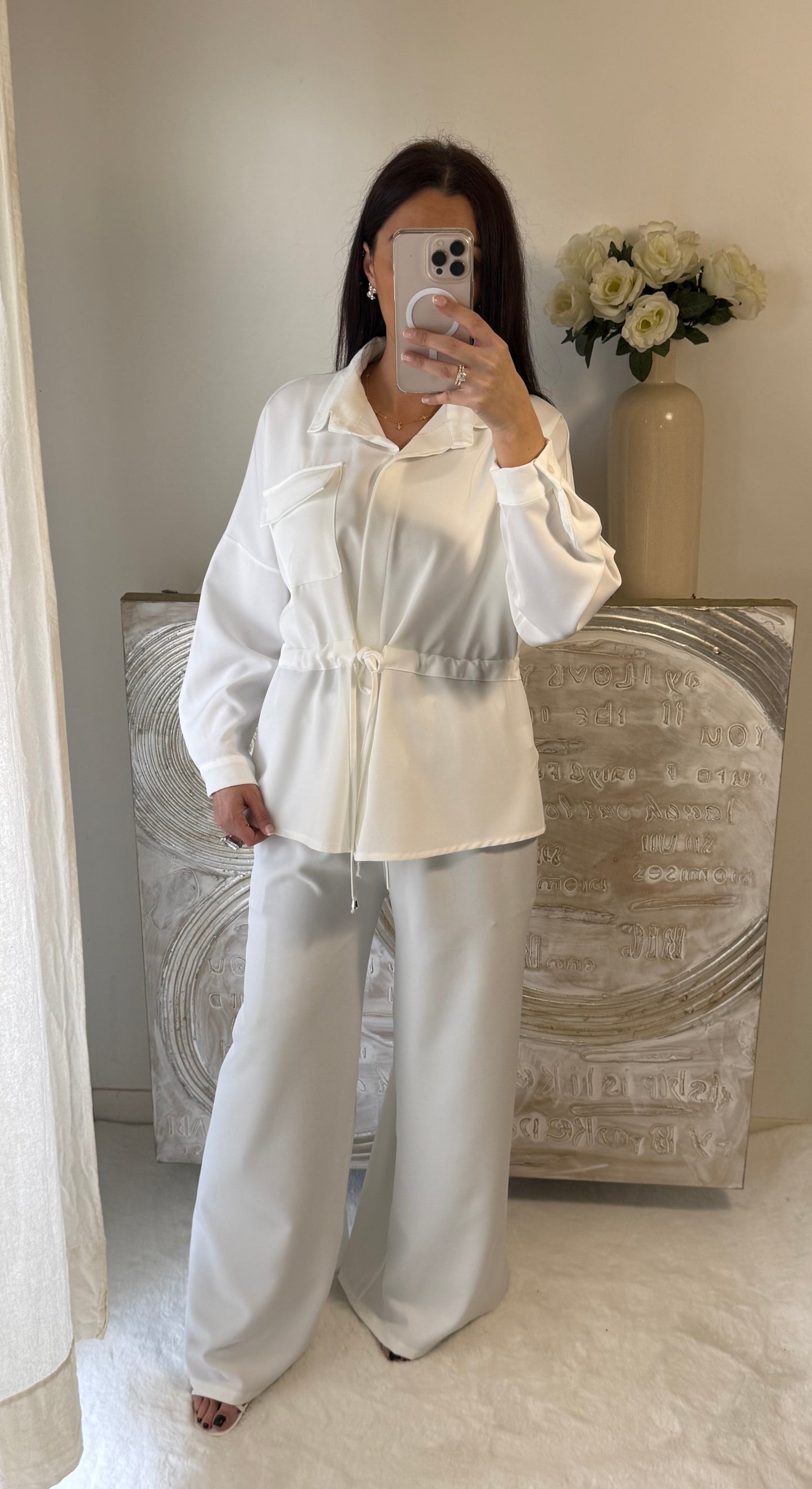 Ensemble veste à cordon et pantalon blanc