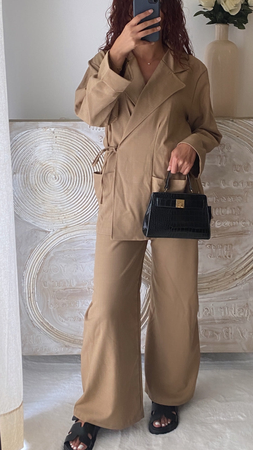 Ensemble LAYAH camel