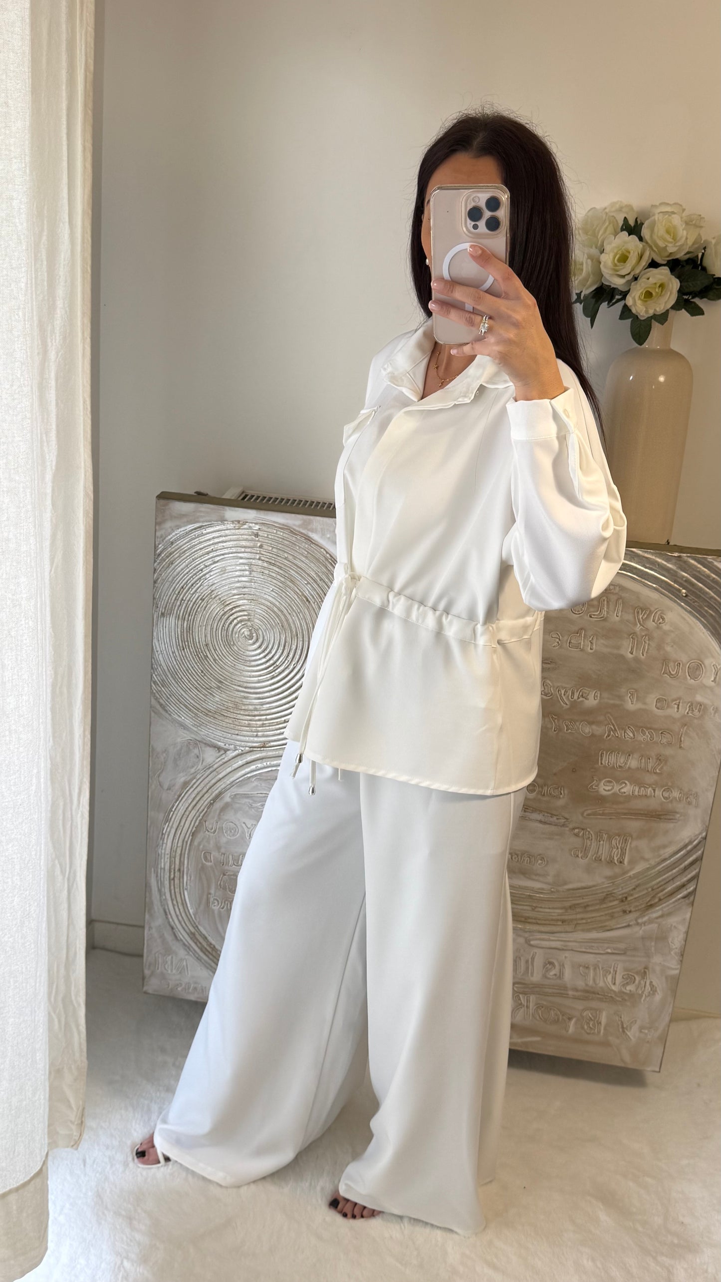 Ensemble veste à cordon et pantalon blanc