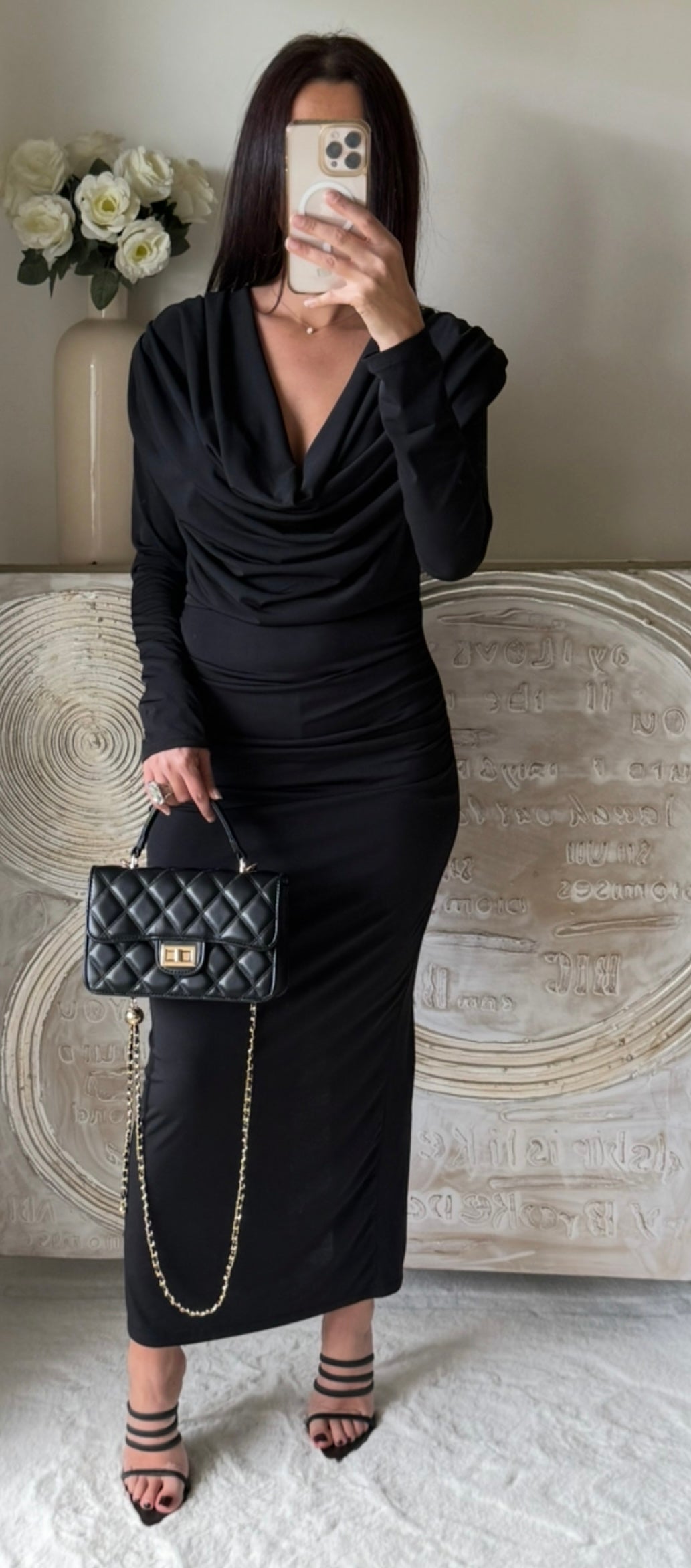 Robe longue drapée à manches longues noire